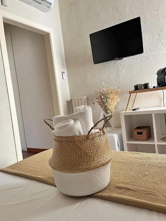 Apulia Journey - Manzoni 11 Hotel Bari 0*,